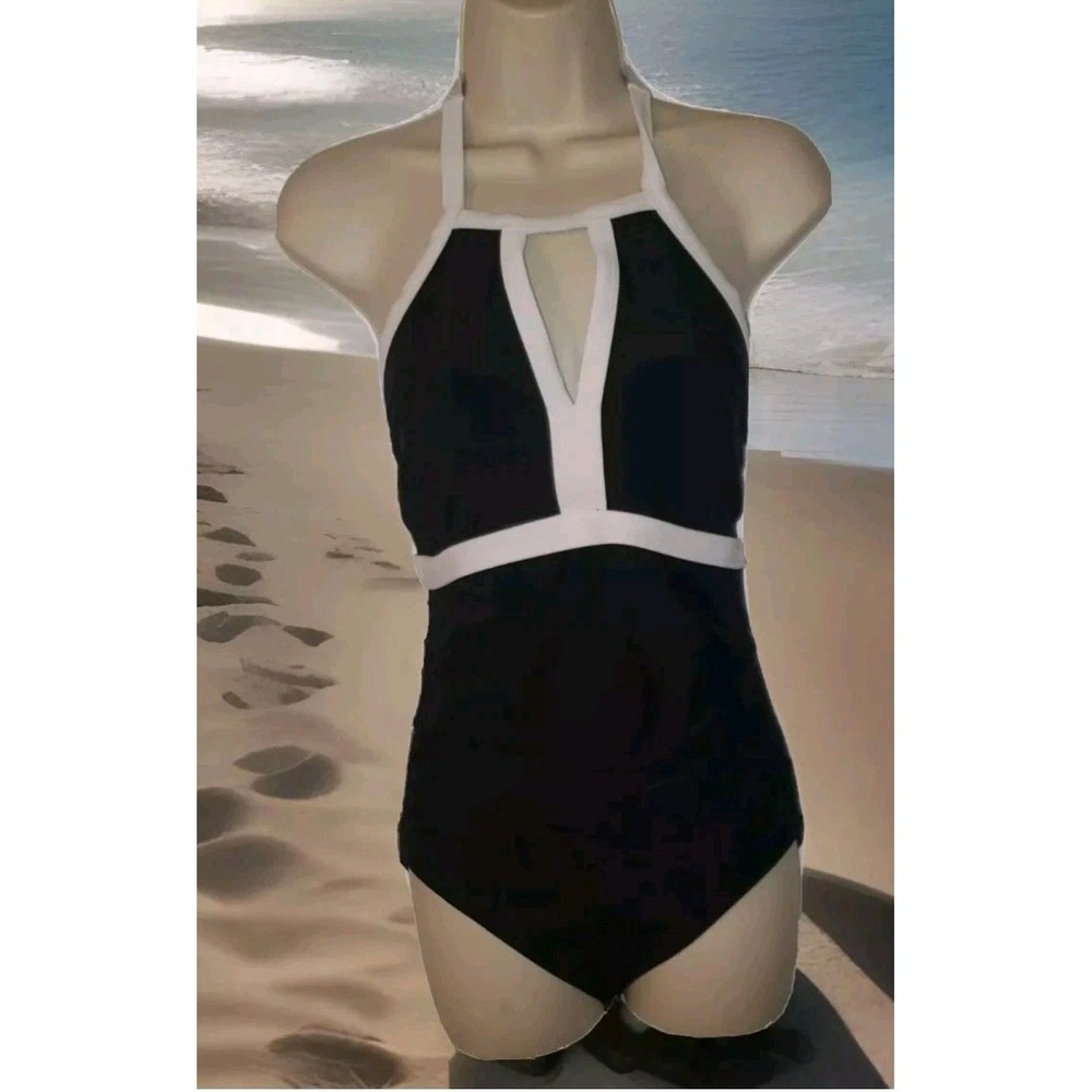 Merona Women's S Halter‎ One piece Swimsuit Runched Keyhole front Black/white